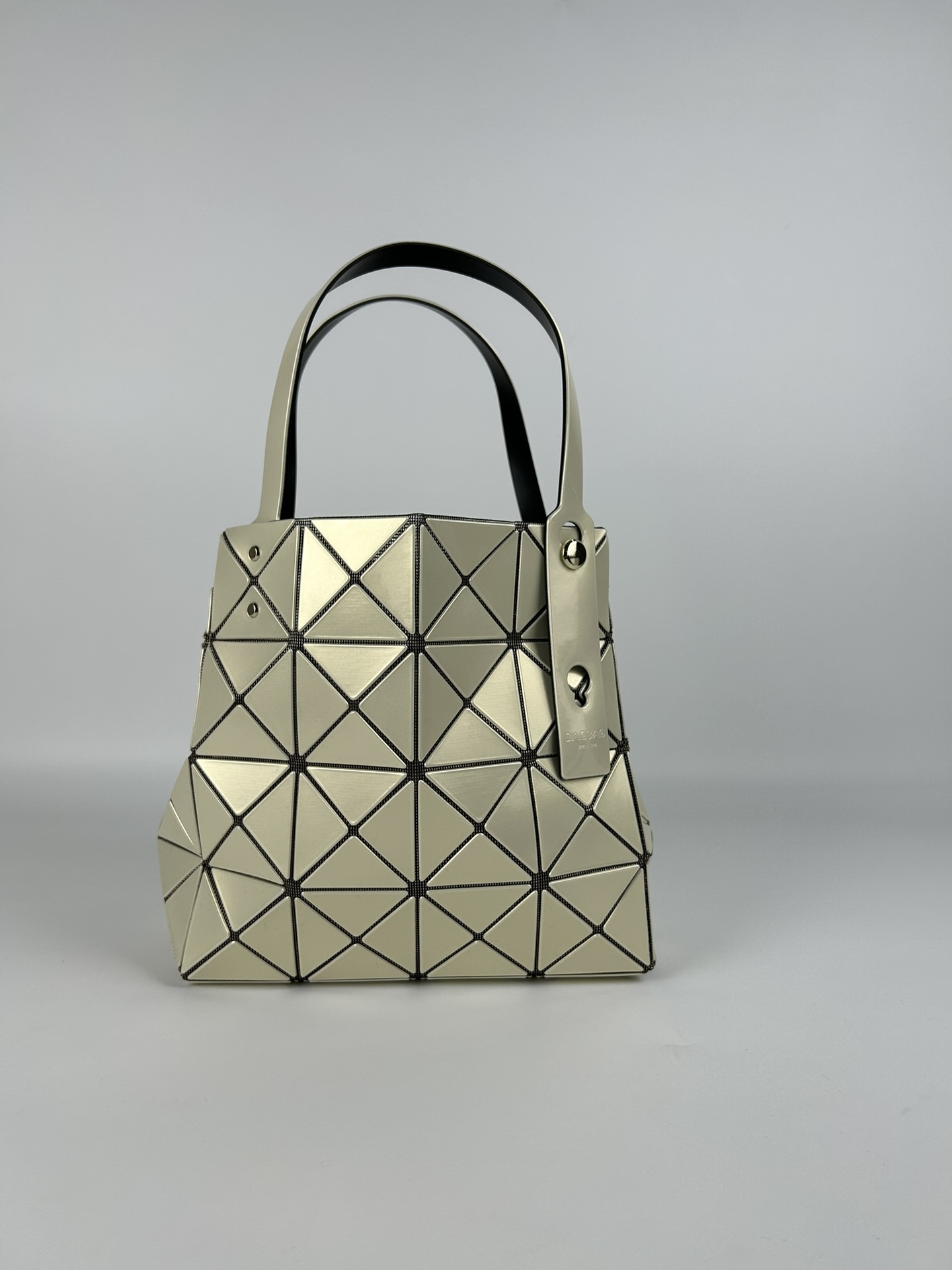 Issey Miyake ～全新的三宅一生 CARAT系列