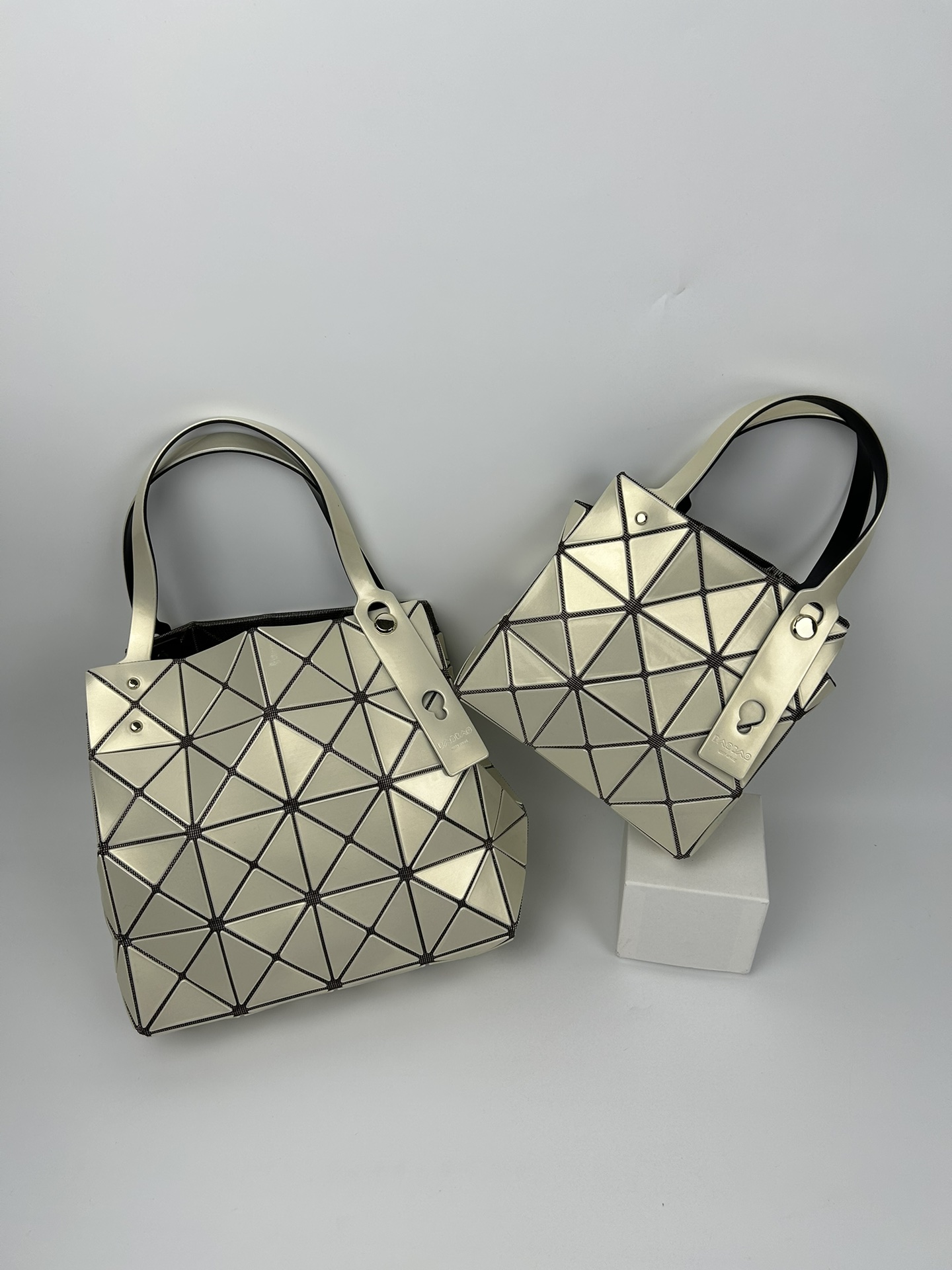 Issey Miyake ～全新的三宅一生 CARAT系列