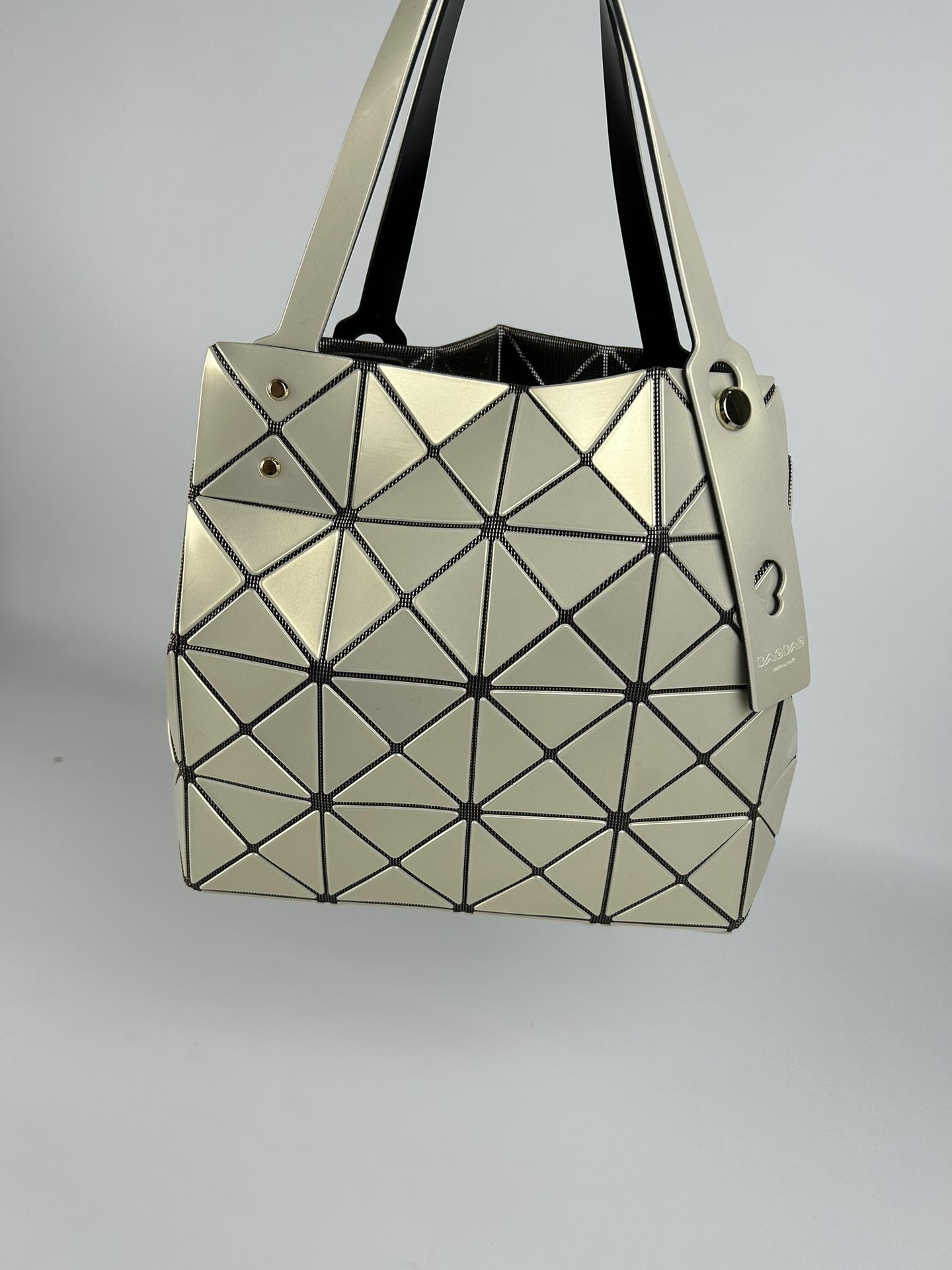 Issey Miyake ～全新的三宅一生 CARAT系列