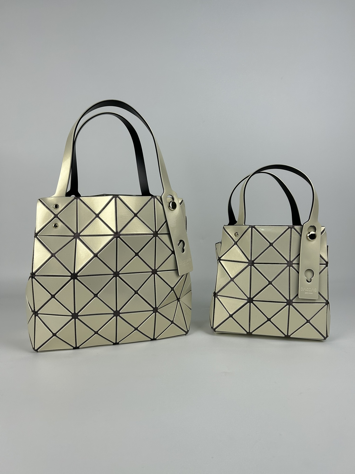 Issey Miyake ～全新的三宅一生 CARAT系列