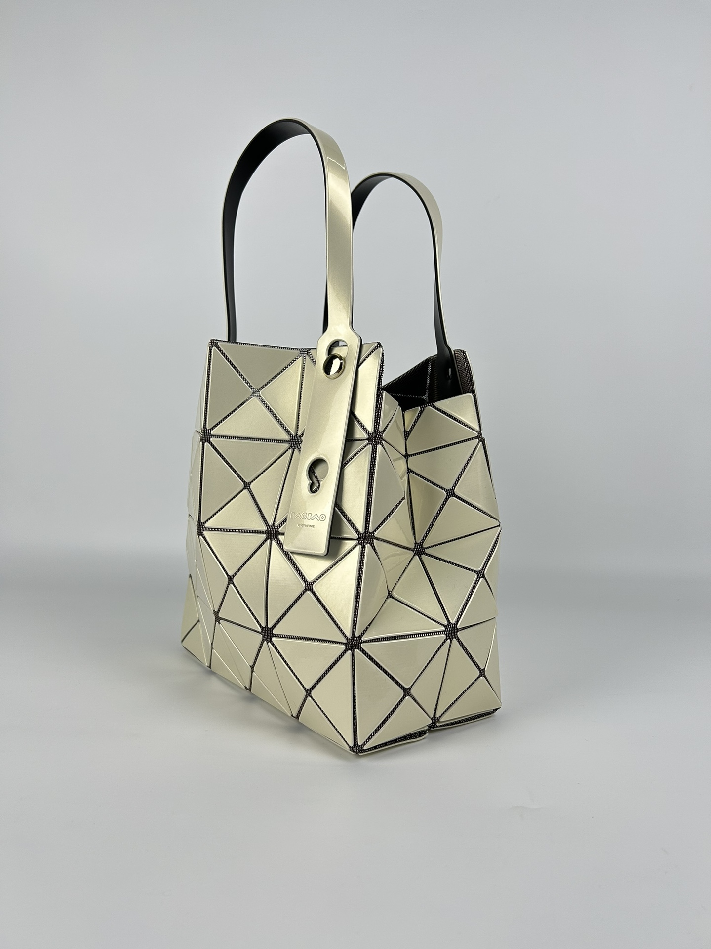 Issey Miyake ～全新的三宅一生 CARAT系列
