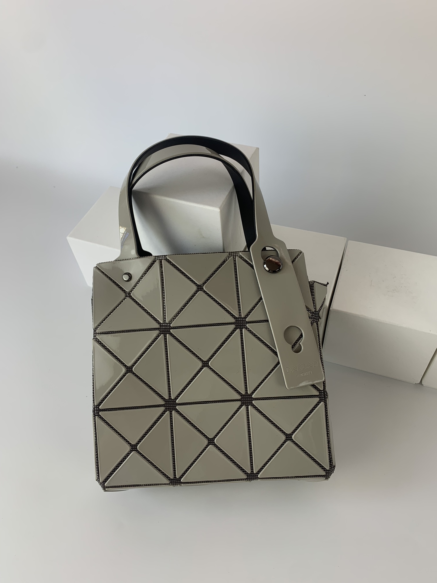Issey Miyake ～全新的三宅一生 CARAT系列