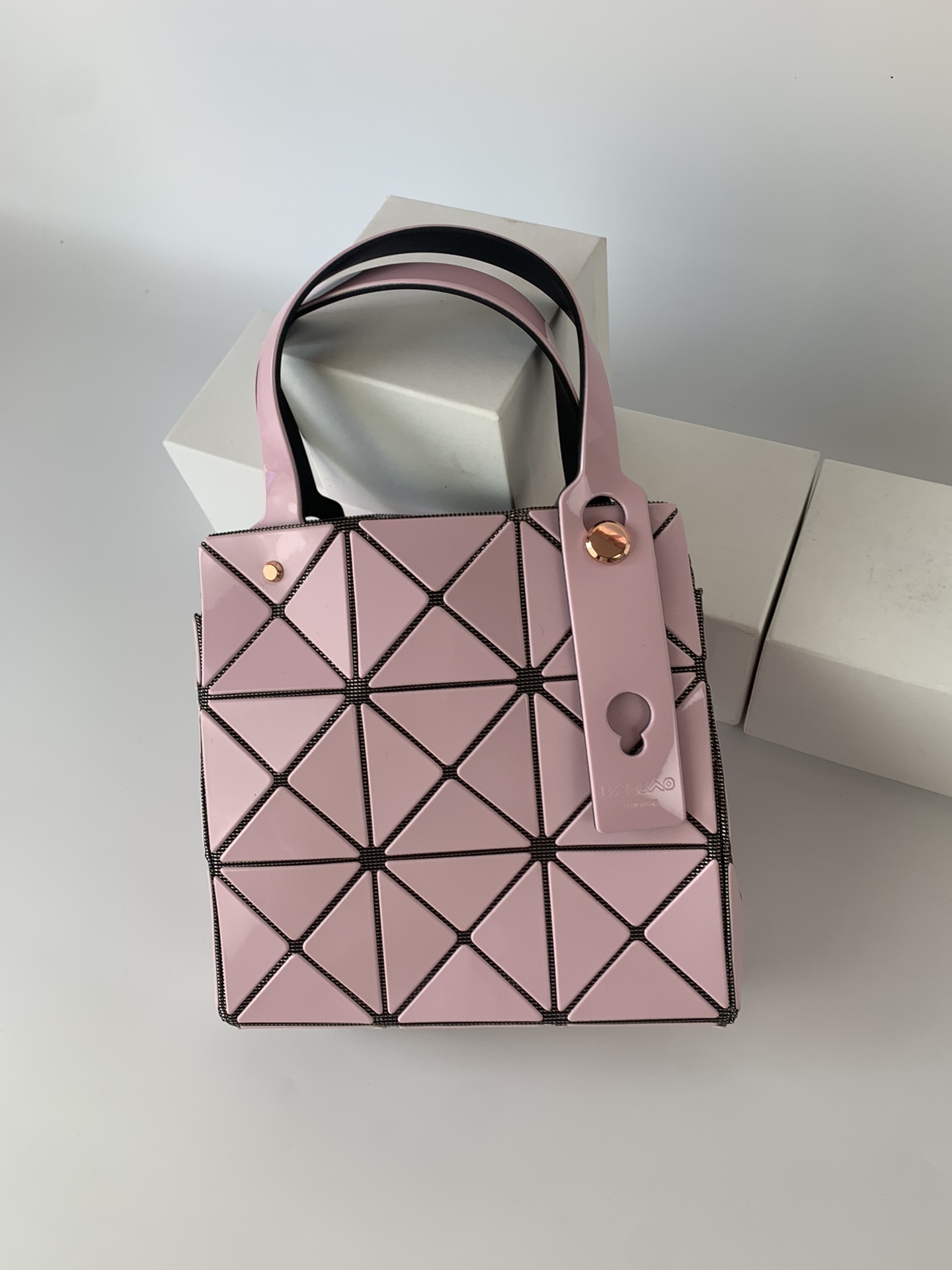 Issey Miyake 全新的三宅一生 CARAT系列