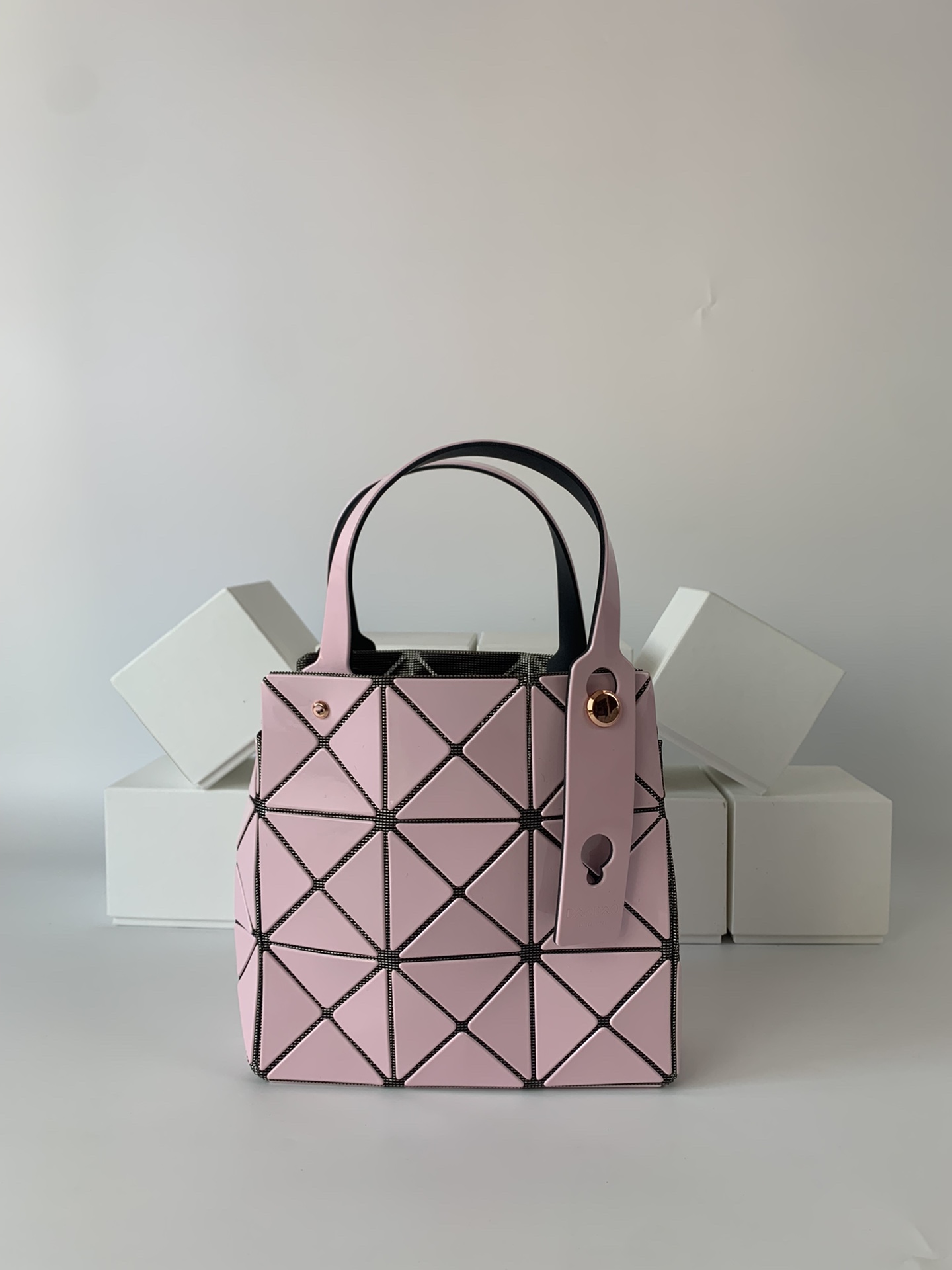Issey Miyake 全新的三宅一生 CARAT系列