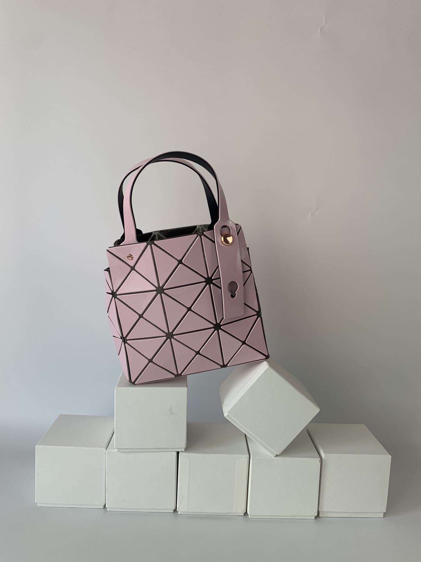 Issey Miyake 全新的三宅一生 CARAT系列