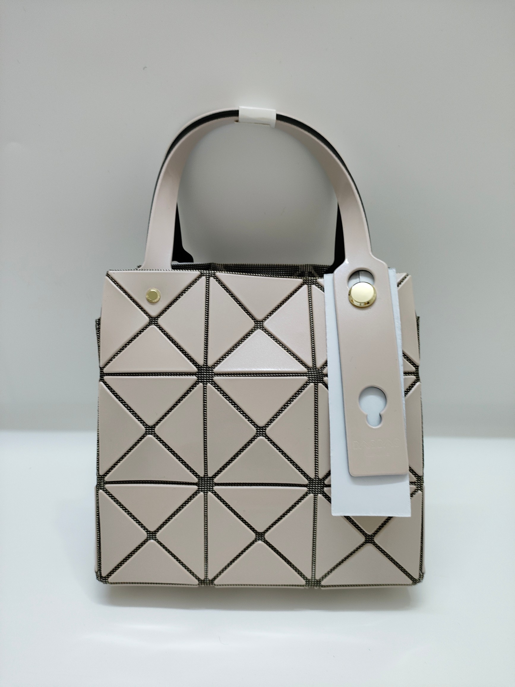 Issey Miyake 全新的三宅一生 CARAT系列