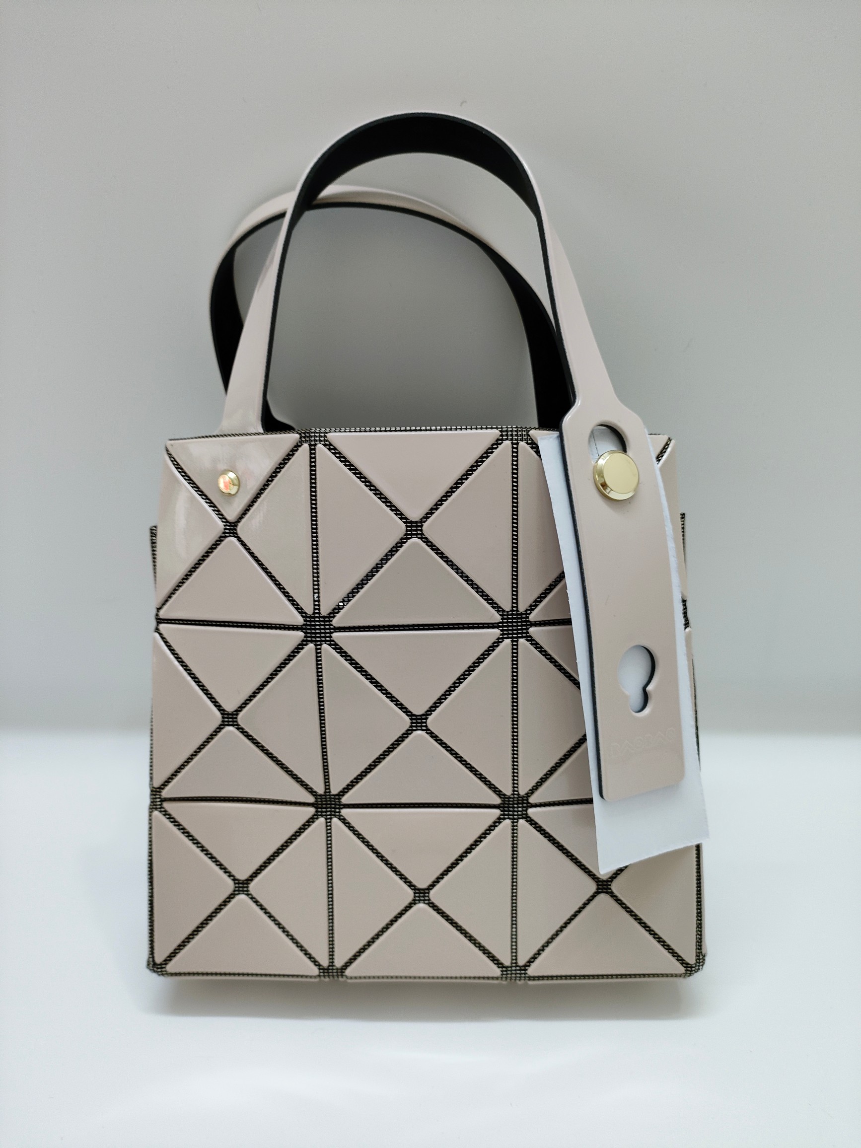 Issey Miyake 全新的三宅一生 CARAT系列