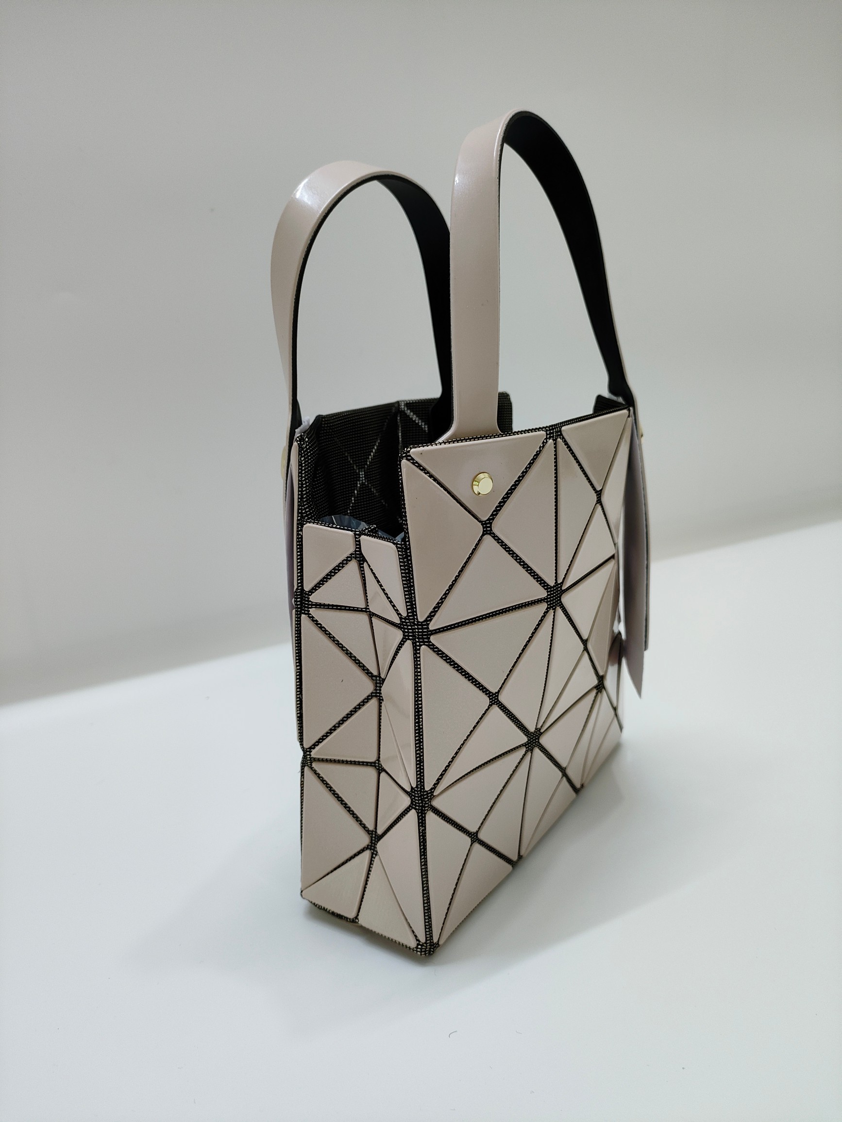 Issey Miyake 全新的三宅一生 CARAT系列