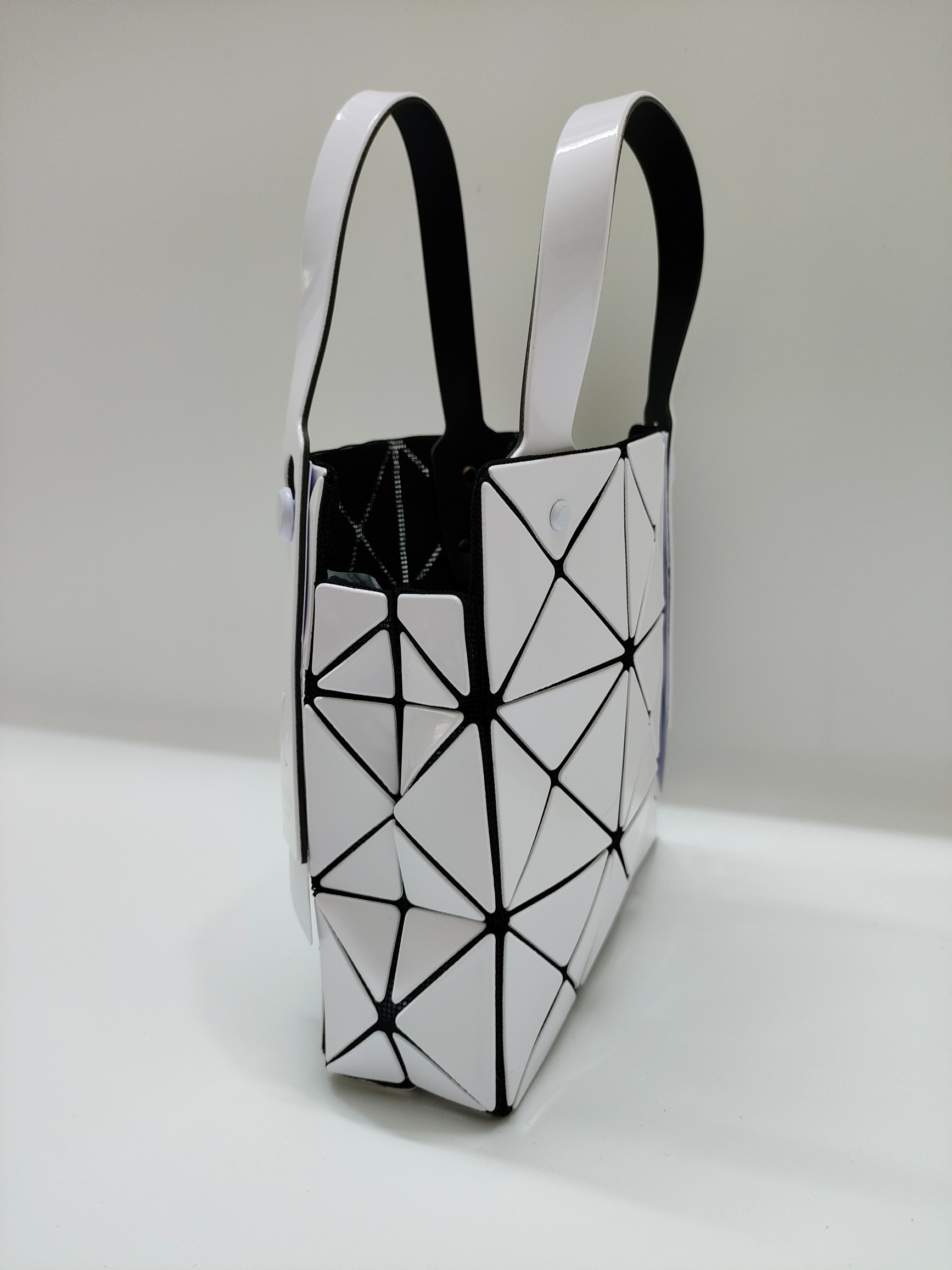 Issey Miyake 全新的三宅一生 CARAT系列