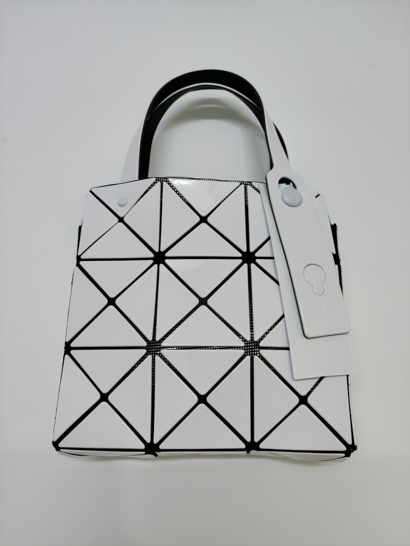 Issey Miyake 全新的三宅一生 CARAT系列