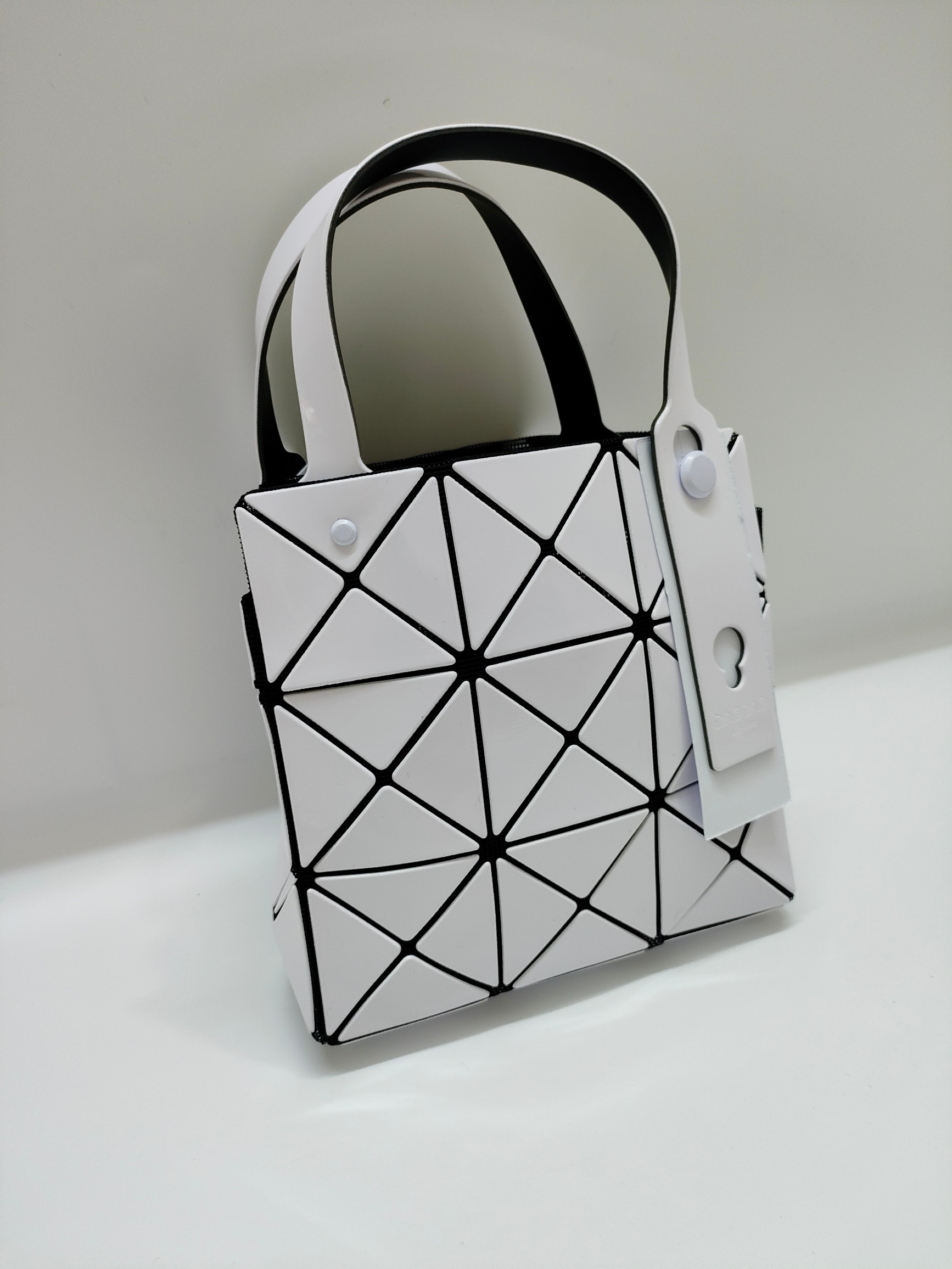 Issey Miyake 全新的三宅一生 CARAT系列
