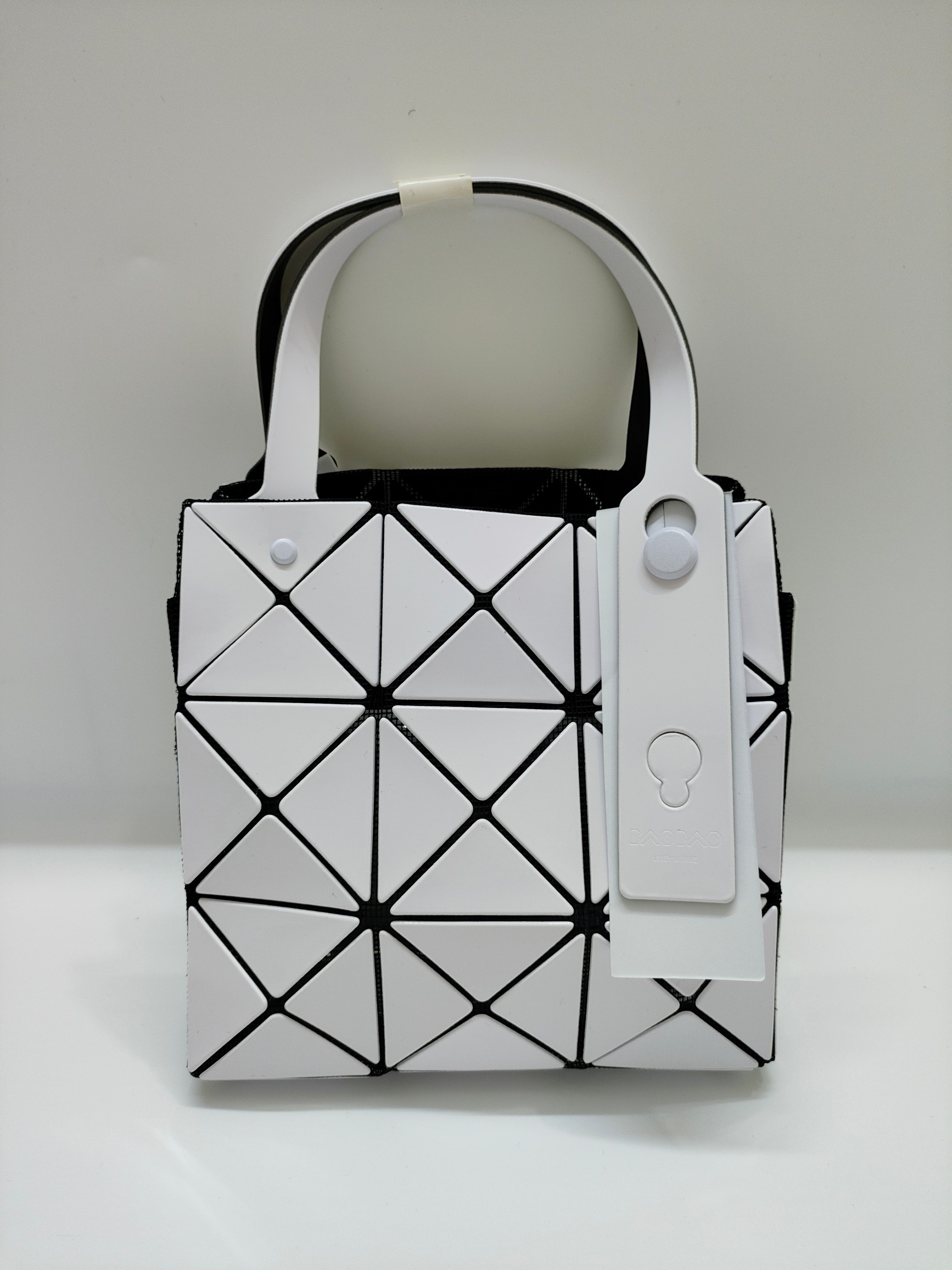 Issey Miyake 全新的三宅一生 CARAT系列