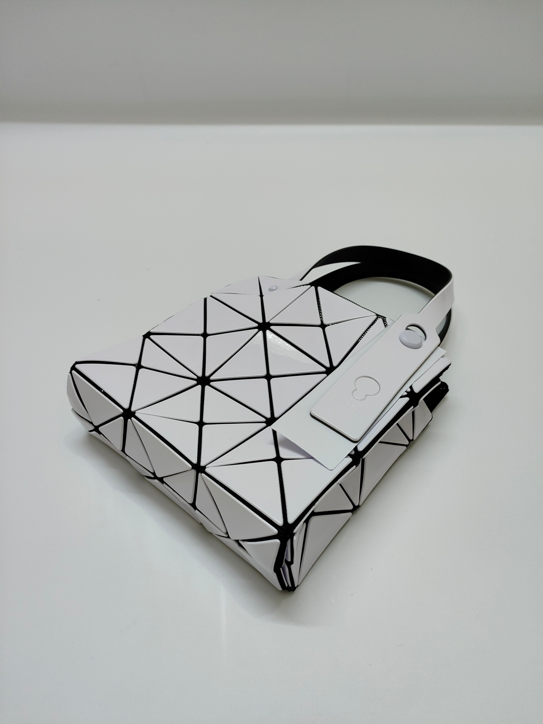 Issey Miyake 全新的三宅一生 CARAT系列