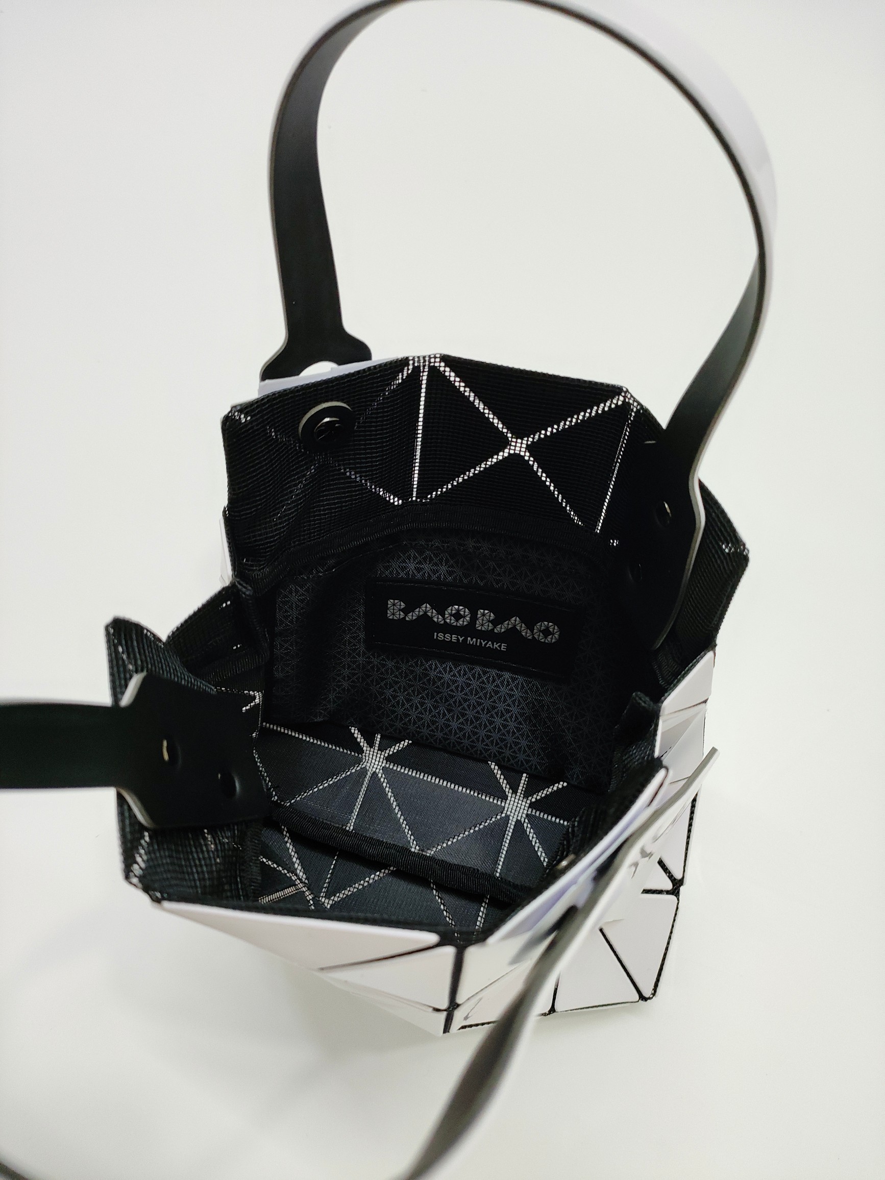 Issey Miyake 全新的三宅一生 CARAT系列