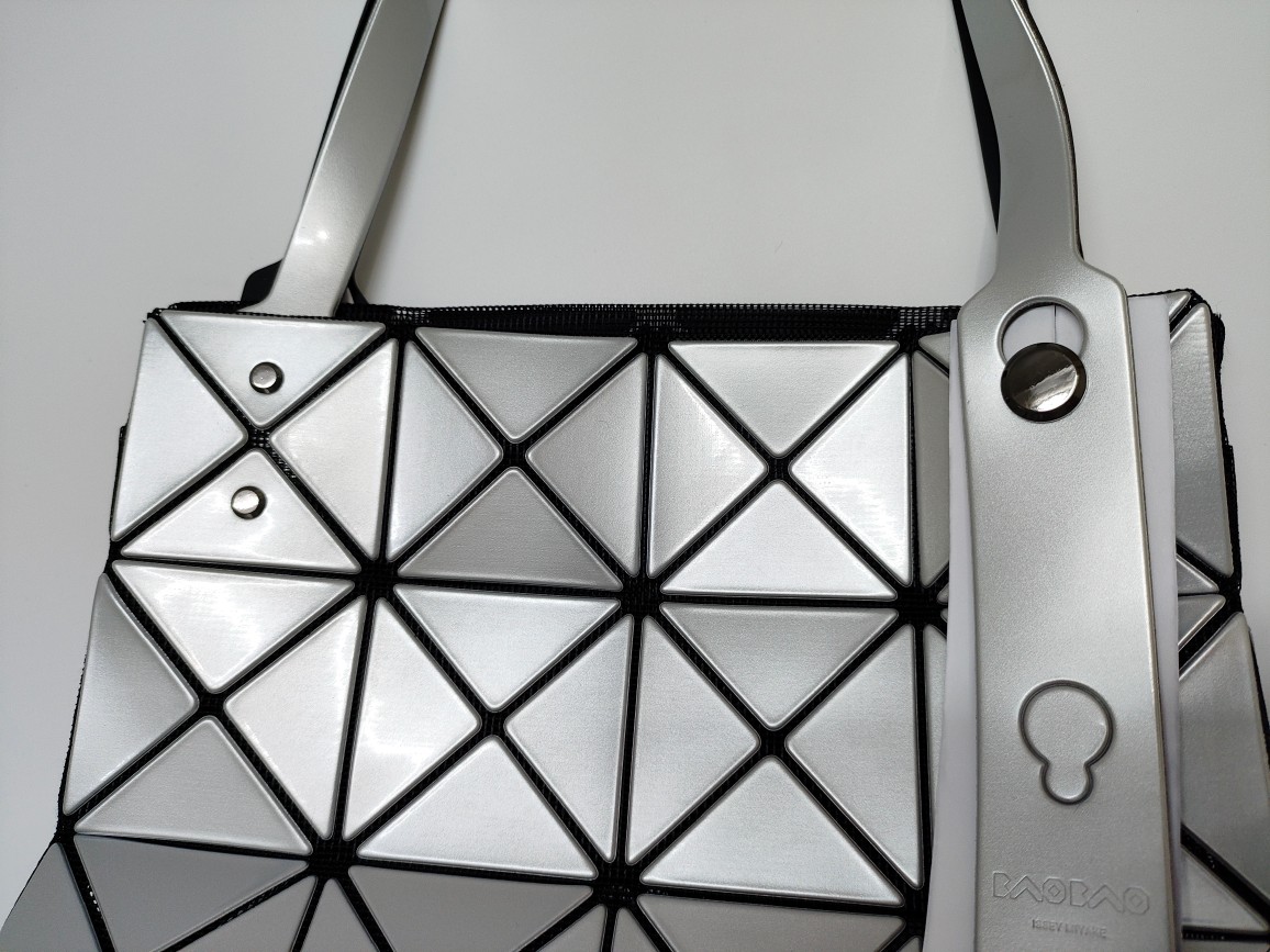 Issey Miyake 全新的三宅一生 CARAT系列