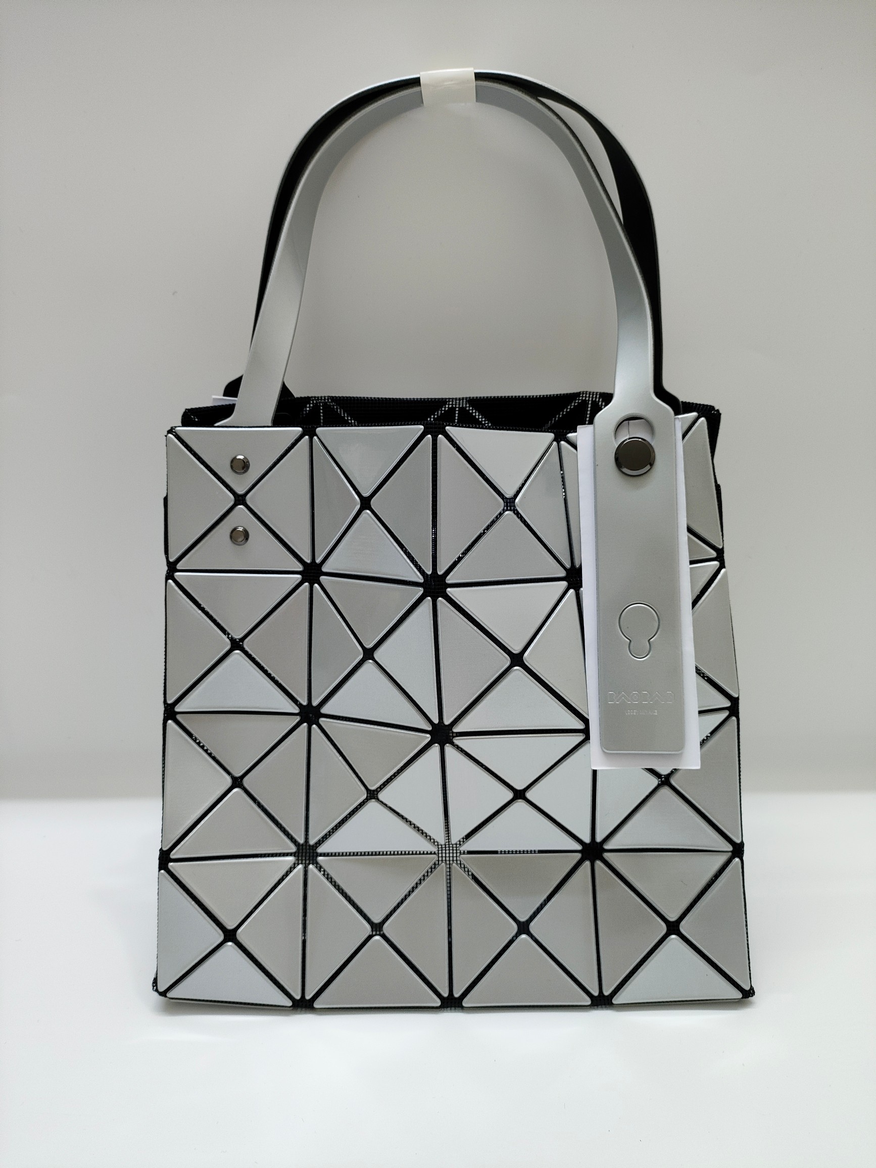 Issey Miyake 全新的三宅一生 CARAT系列