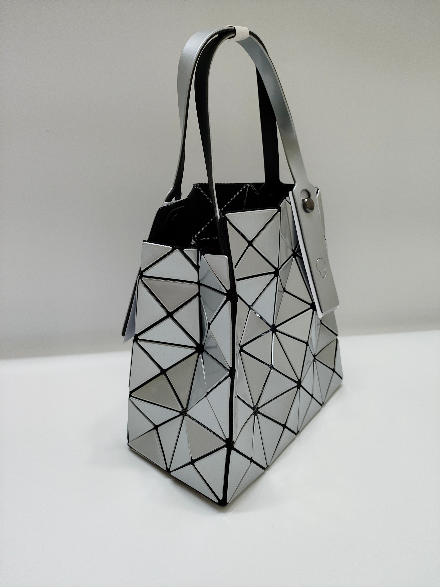 Issey Miyake 全新的三宅一生 CARAT系列