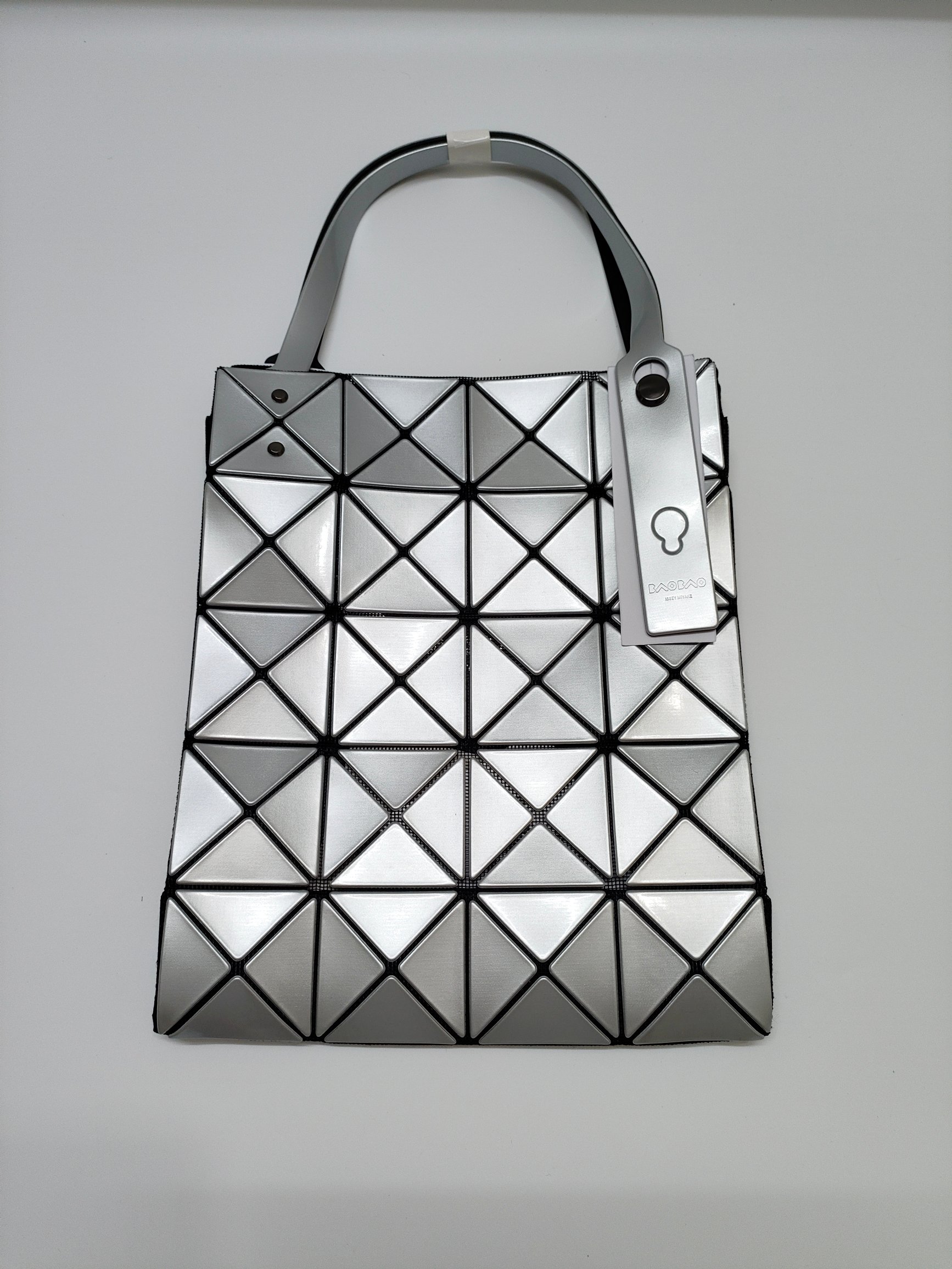 Issey Miyake 全新的三宅一生 CARAT系列