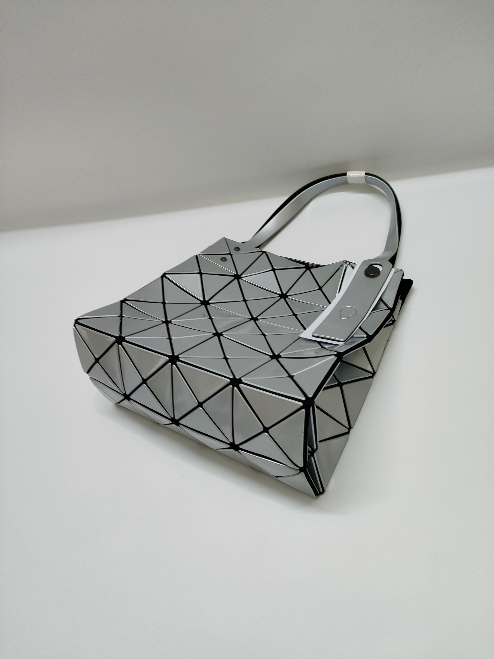 Issey Miyake 全新的三宅一生 CARAT系列
