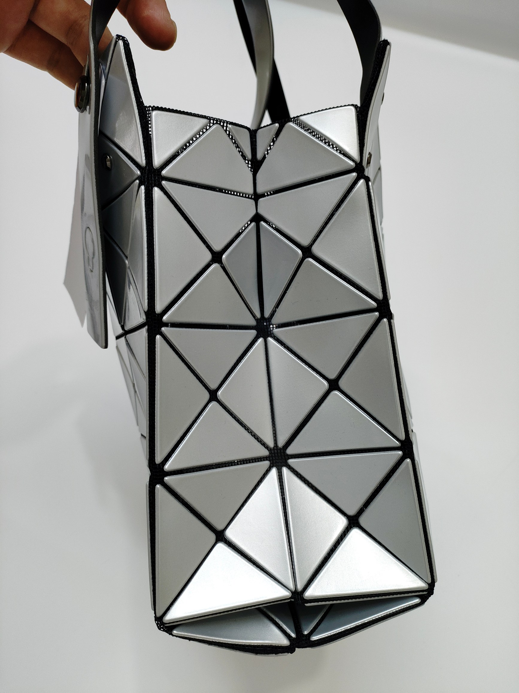 Issey Miyake 全新的三宅一生 CARAT系列
