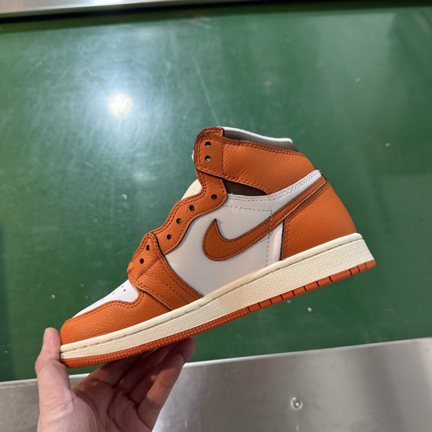 Air Jordan AJ1 Retro 高帮 白橙 全新工厂出货 DO9369-101 全新升级网板中