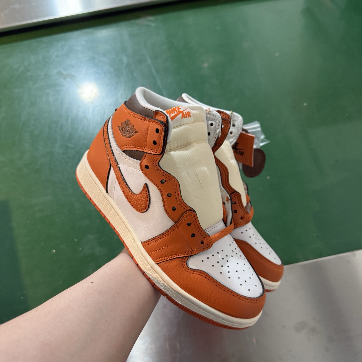 Air Jordan AJ1 Retro 高帮 白橙 全新工厂出货 DO9369-101 全新升级网板中