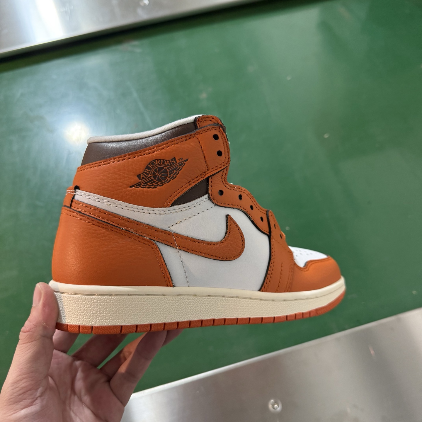 Air Jordan AJ1 Retro 高帮 白橙 全新工厂出货 DO9369-101 全新升级网板中