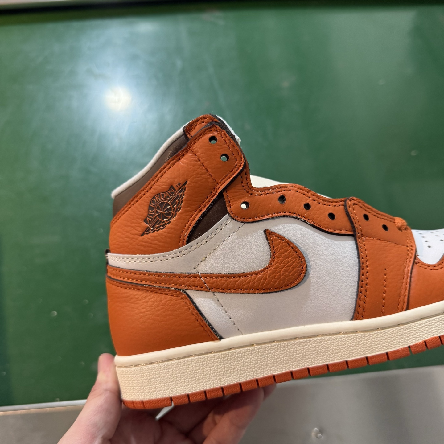 Air Jordan AJ1 Retro 高帮 白橙 全新工厂出货 DO9369-101 全新升级网板中