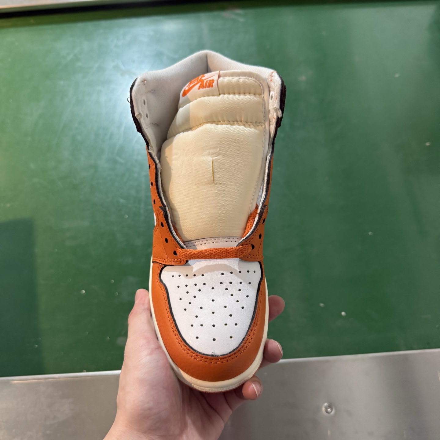 Air Jordan AJ1 Retro 高帮 白橙 全新工厂出货 DO9369-101 全新升级网板中