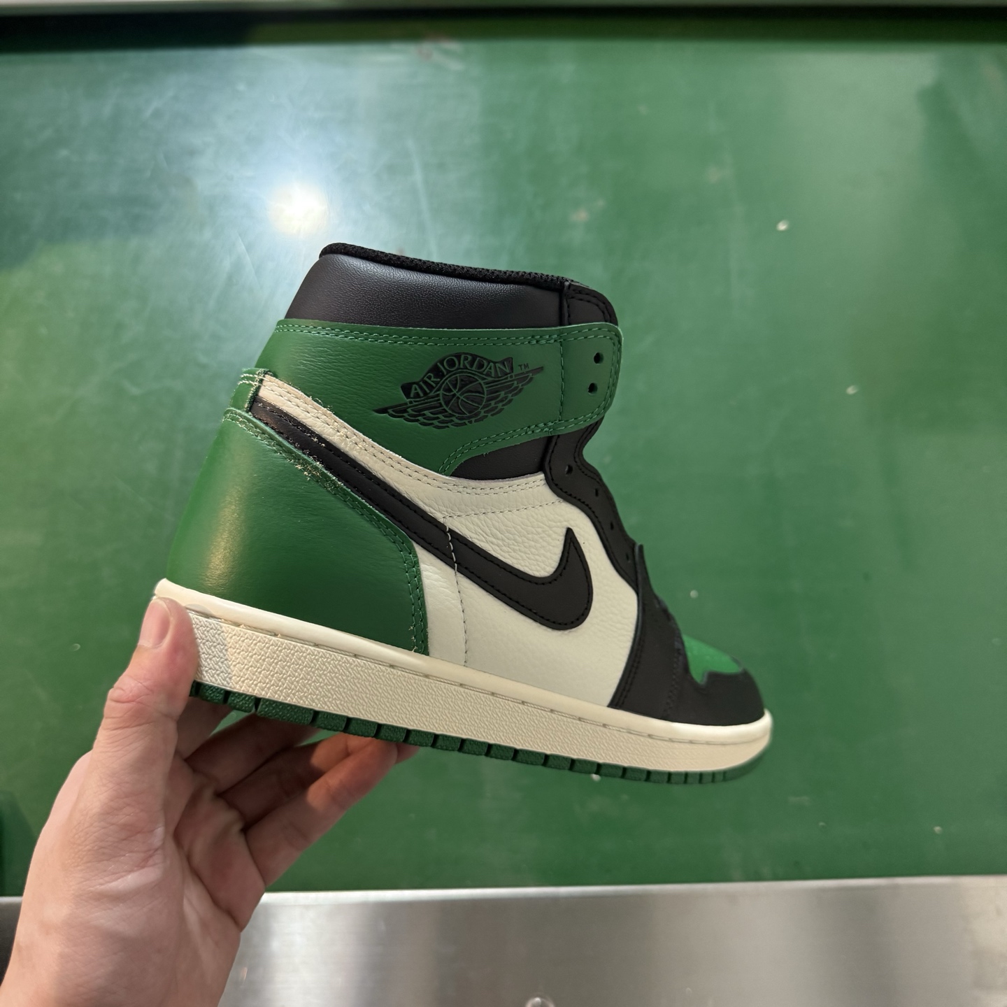Air Jordan AJ1 Retro 高帮 黑绿 全新工厂出货 -302 全新升级网板中底 原楦原纸