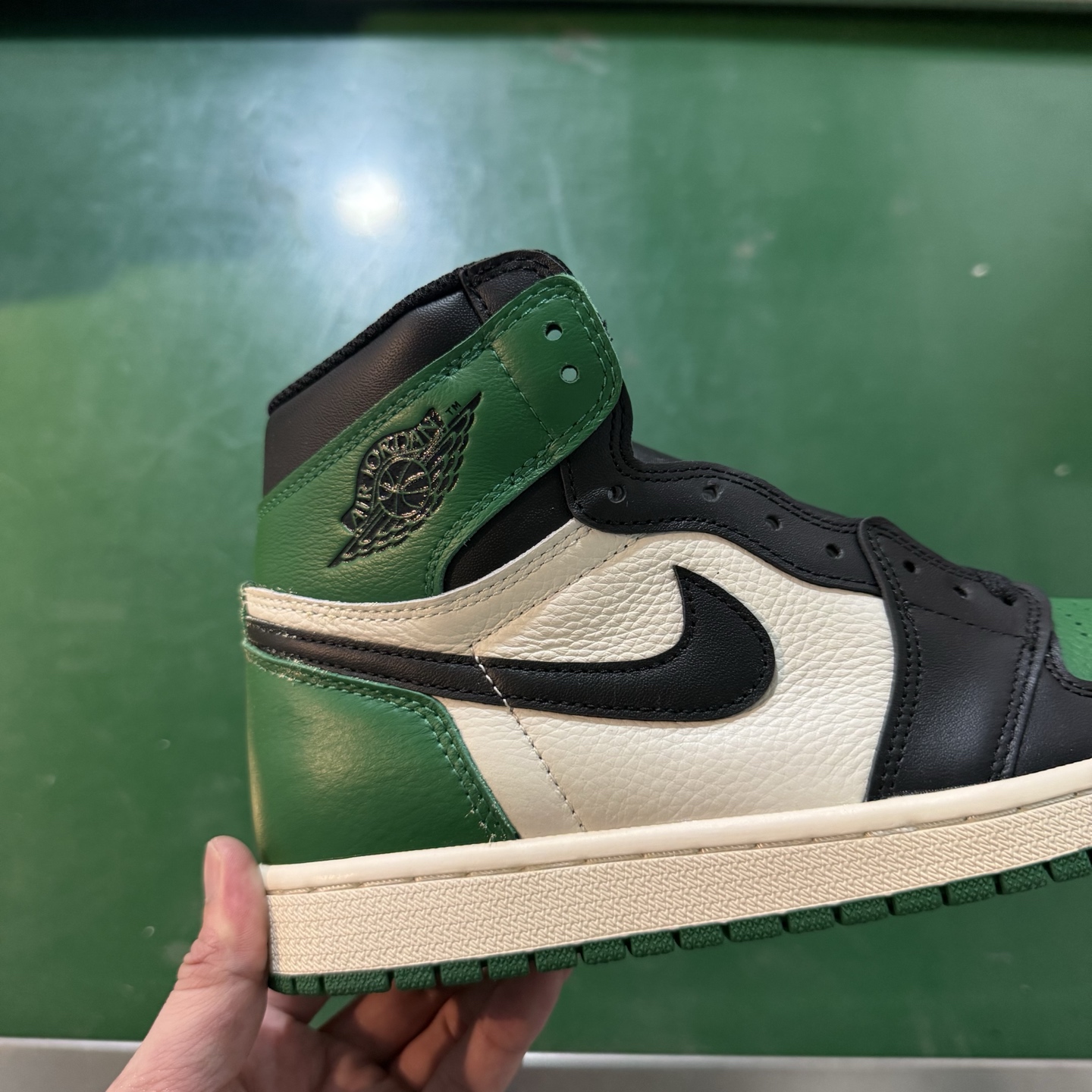 Air Jordan AJ1 Retro 高帮 黑绿 全新工厂出货 -302 全新升级网板中底 原楦原纸