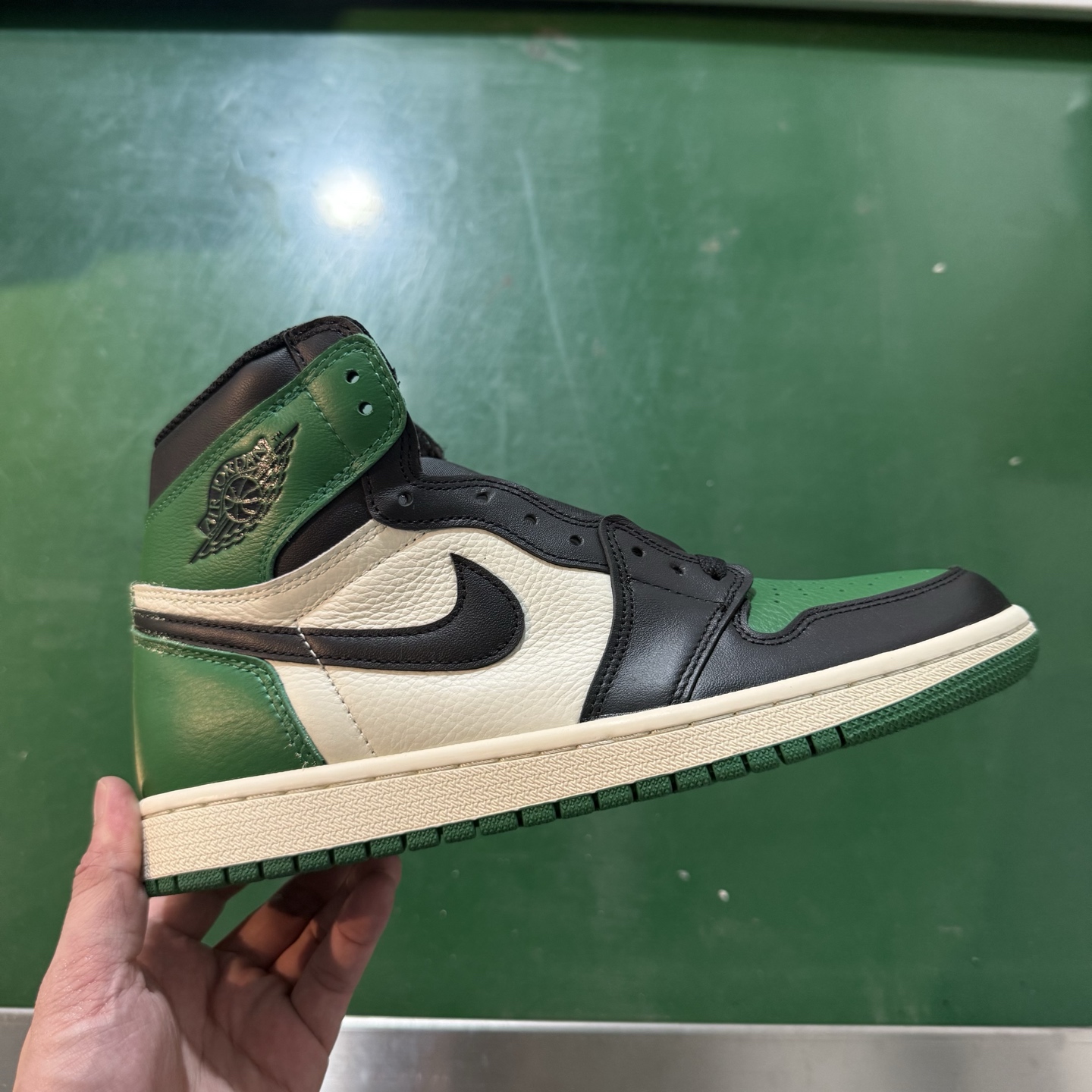 Air Jordan AJ1 Retro 高帮 黑绿 全新工厂出货 -302 全新升级网板中底 原楦原纸