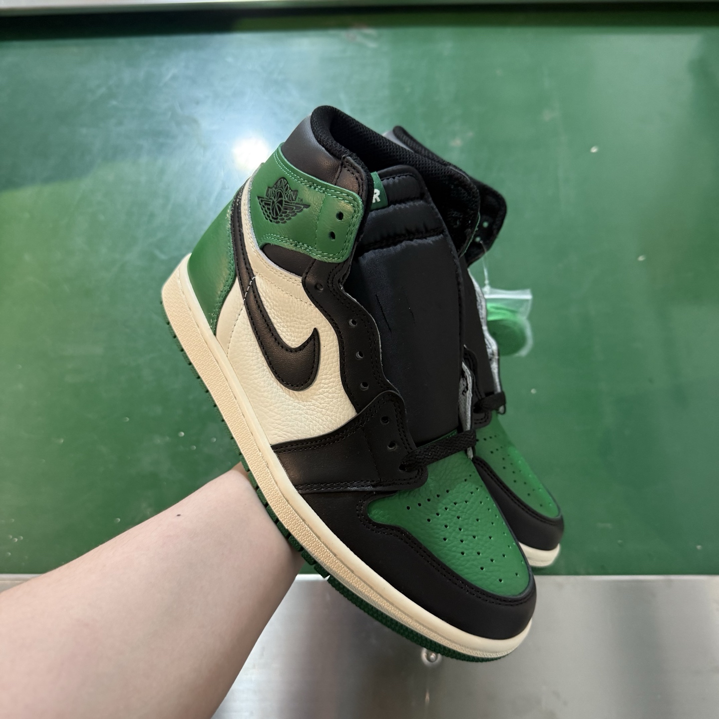 Air Jordan AJ1 Retro 高帮 黑绿 全新工厂出货 -302 全新升级网板中底 原楦原纸
