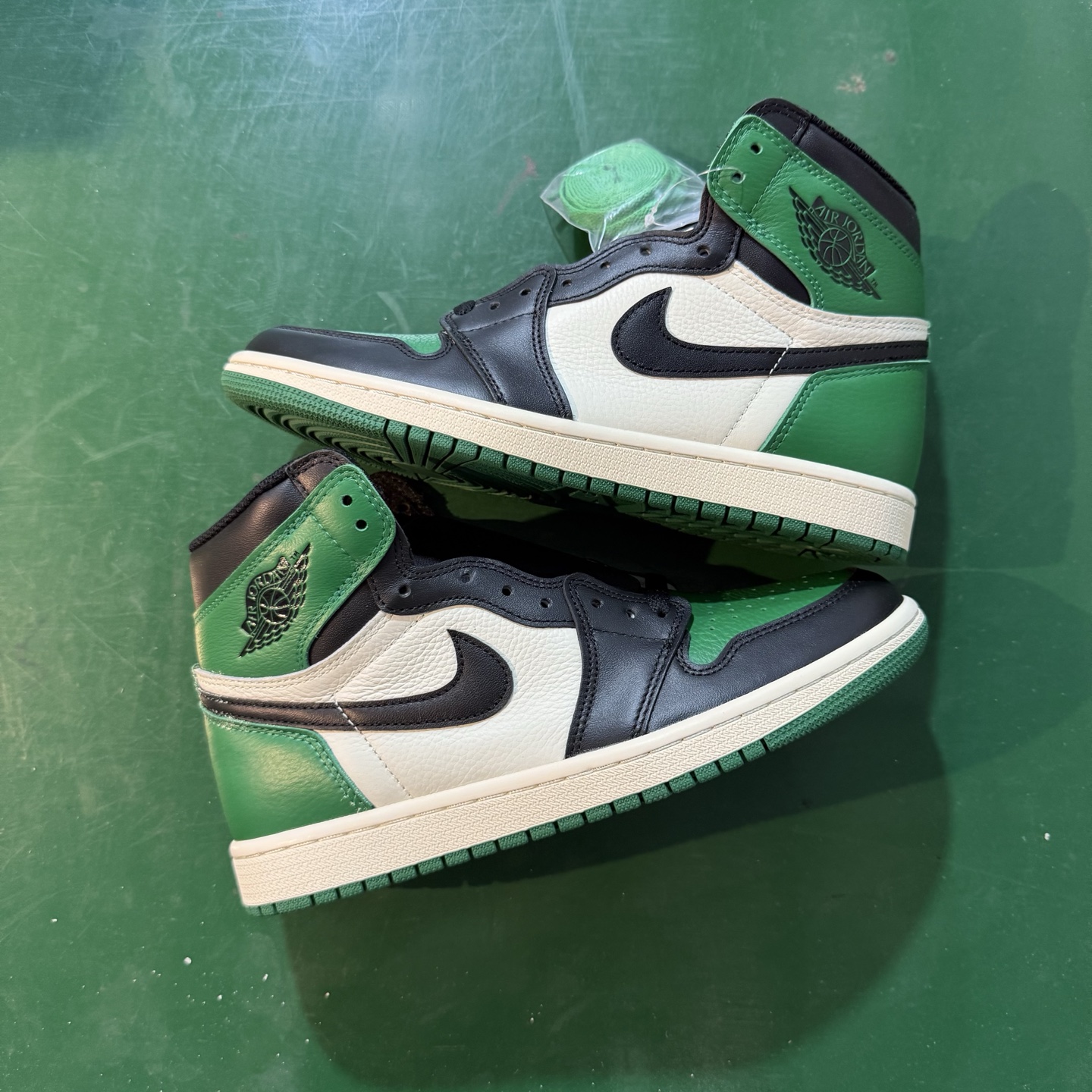 Air Jordan AJ1 Retro 高帮 黑绿 全新工厂出货 -302 全新升级网板中底 原楦原纸