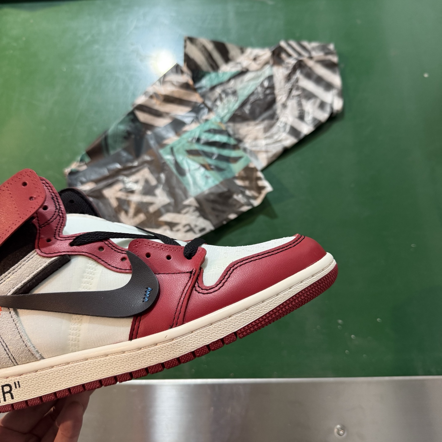 Air Jordan AJ1 Retro 高帮 OFF-WHITE 红色联名全新工厂出货 AA3834-
