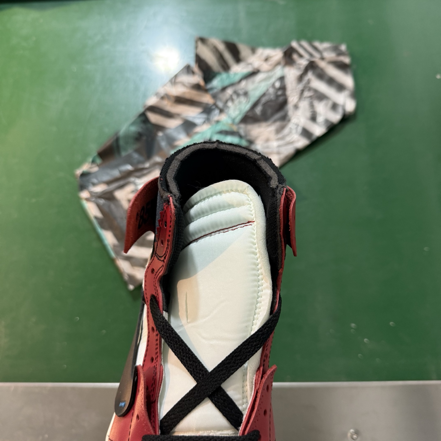 Air Jordan AJ1 Retro 高帮 OFF-WHITE 红色联名全新工厂出货 AA3834-