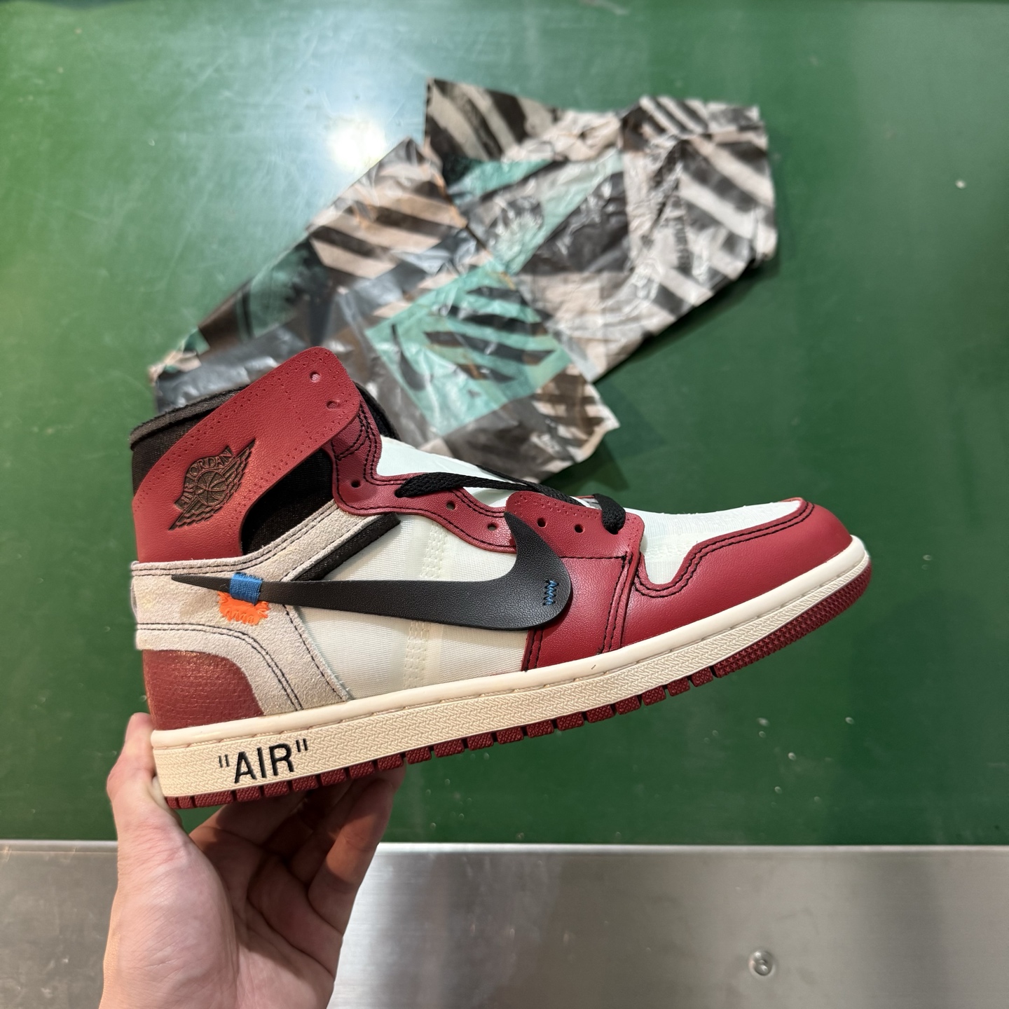 Air Jordan AJ1 Retro 高帮 OFF-WHITE 红色联名全新工厂出货 AA3834-