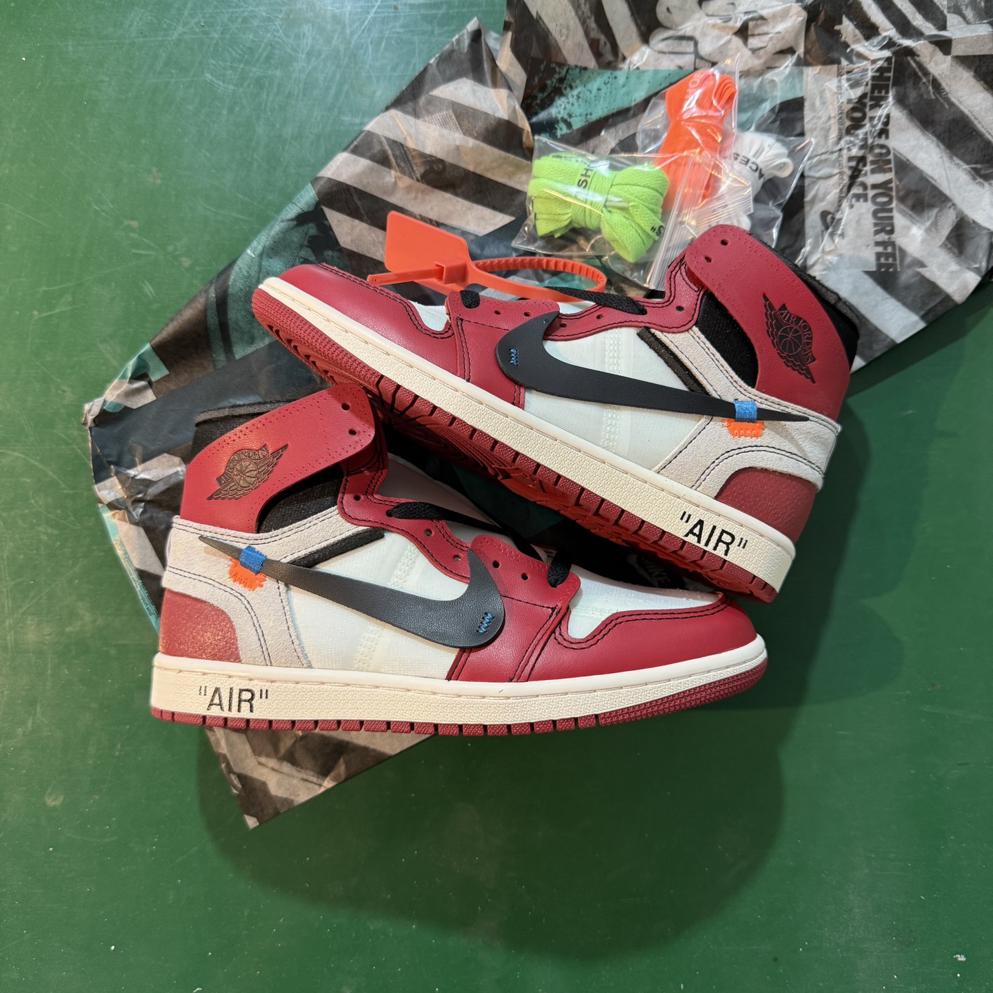 Air Jordan AJ1 Retro 高帮 OFF-WHITE 红色联名全新工厂出货 AA3834-