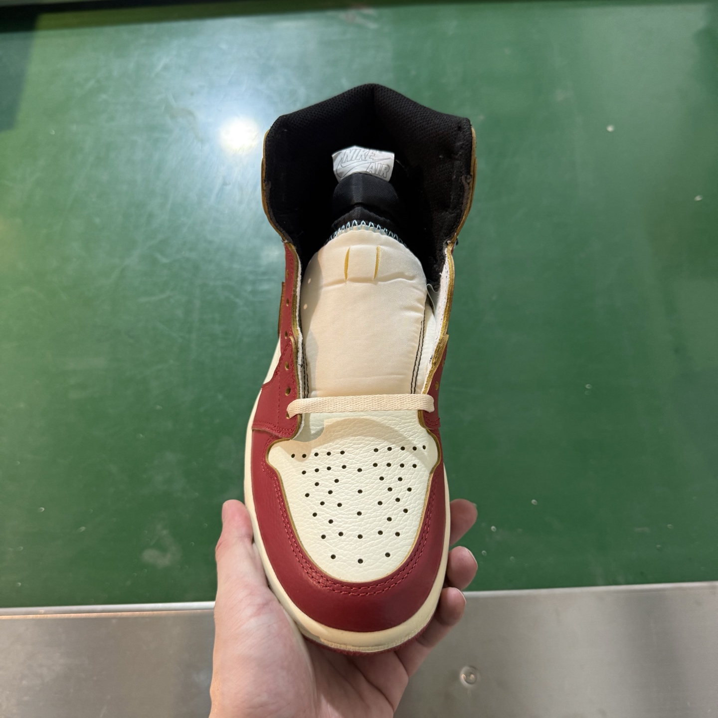 Air Jordan AJ1 Retro 高帮 UN红灰 全新工厂出货 HV8563-600 全新升级网