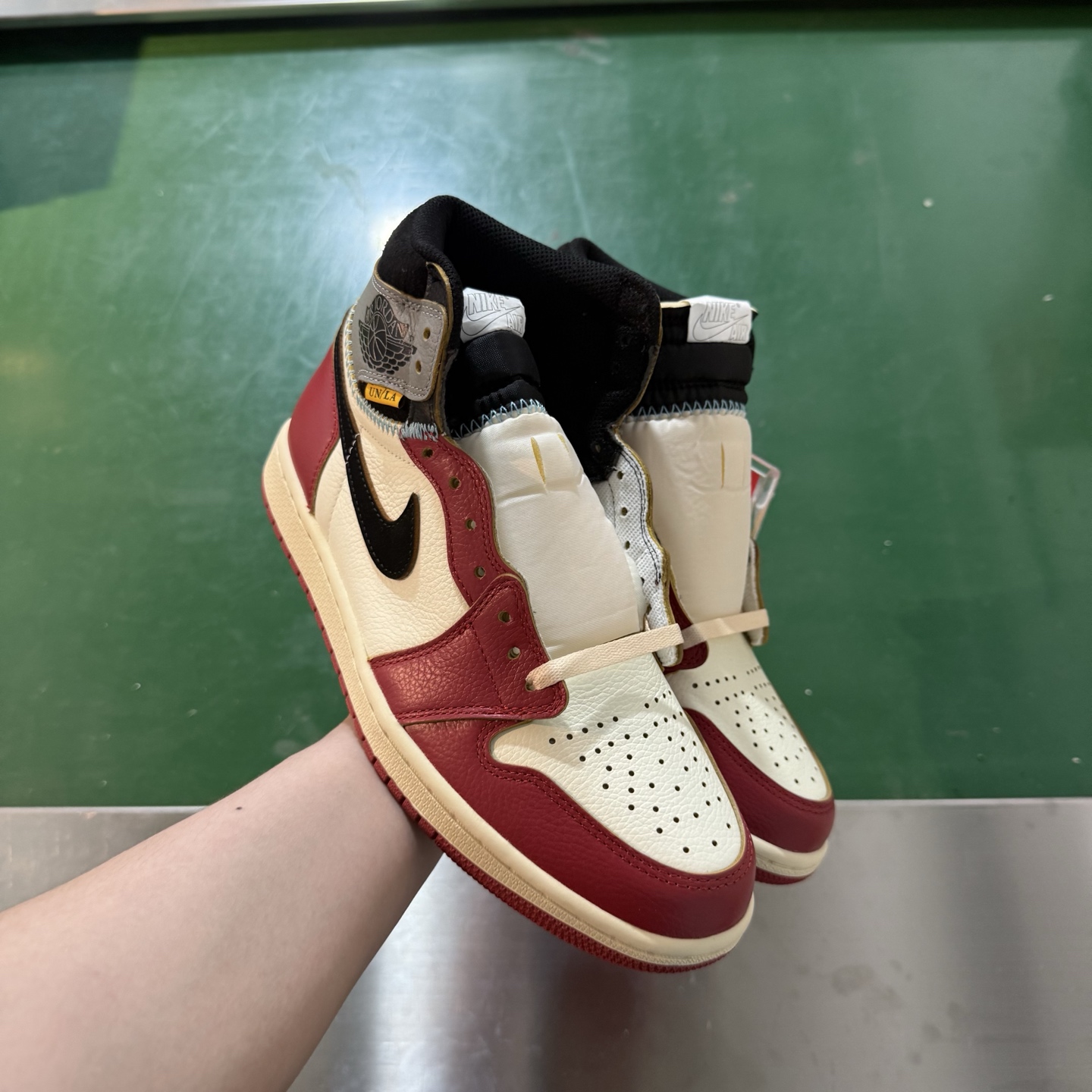 Air Jordan AJ1 Retro 高帮 UN红灰 全新工厂出货 HV8563-600 全新升级网