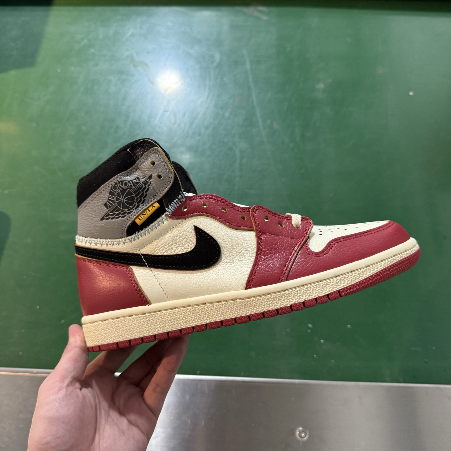 Air Jordan AJ1 Retro 高帮 UN红灰 全新工厂出货 HV8563-600 全新升级网