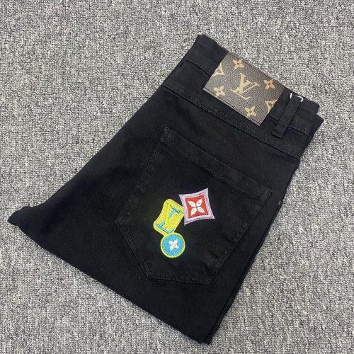 מכנסי ג'ינס רכים במיוחד של Louis Vuitton עם לוגו רקום 1 מכנסי ג’ינס רכים במיוחד של Louis Vuitton עם לוגו רקום