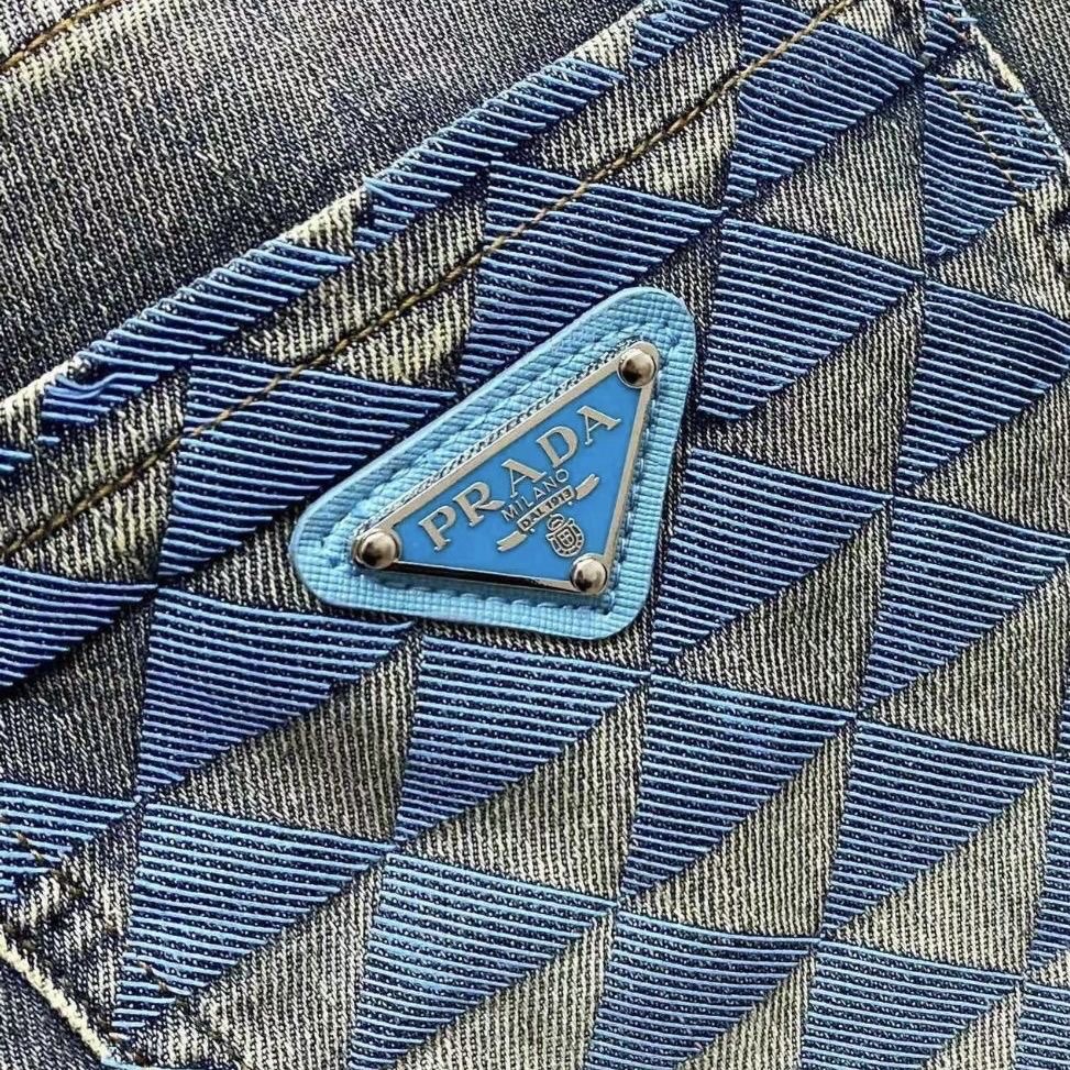 PRADA Pradas 2024s: Original Water-Purification Fabric Jeans with Unique Details - 图片 6