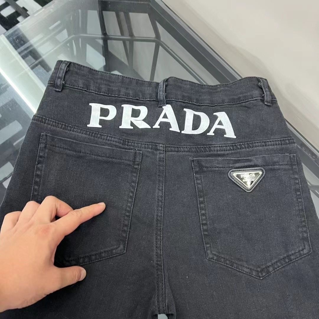 Prada 2024 Spring & Summer Men’s Jeans: Flexible Fabric, Unique Design with Gold Decorations. - 图片 2