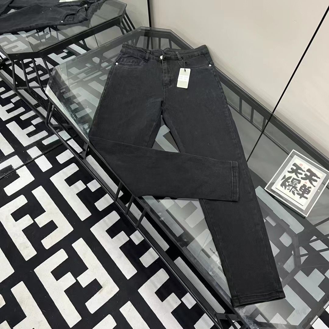 Prada 2024 Spring & Summer Men’s Jeans: Flexible Fabric, Unique Design with Gold Decorations. - 图片 3