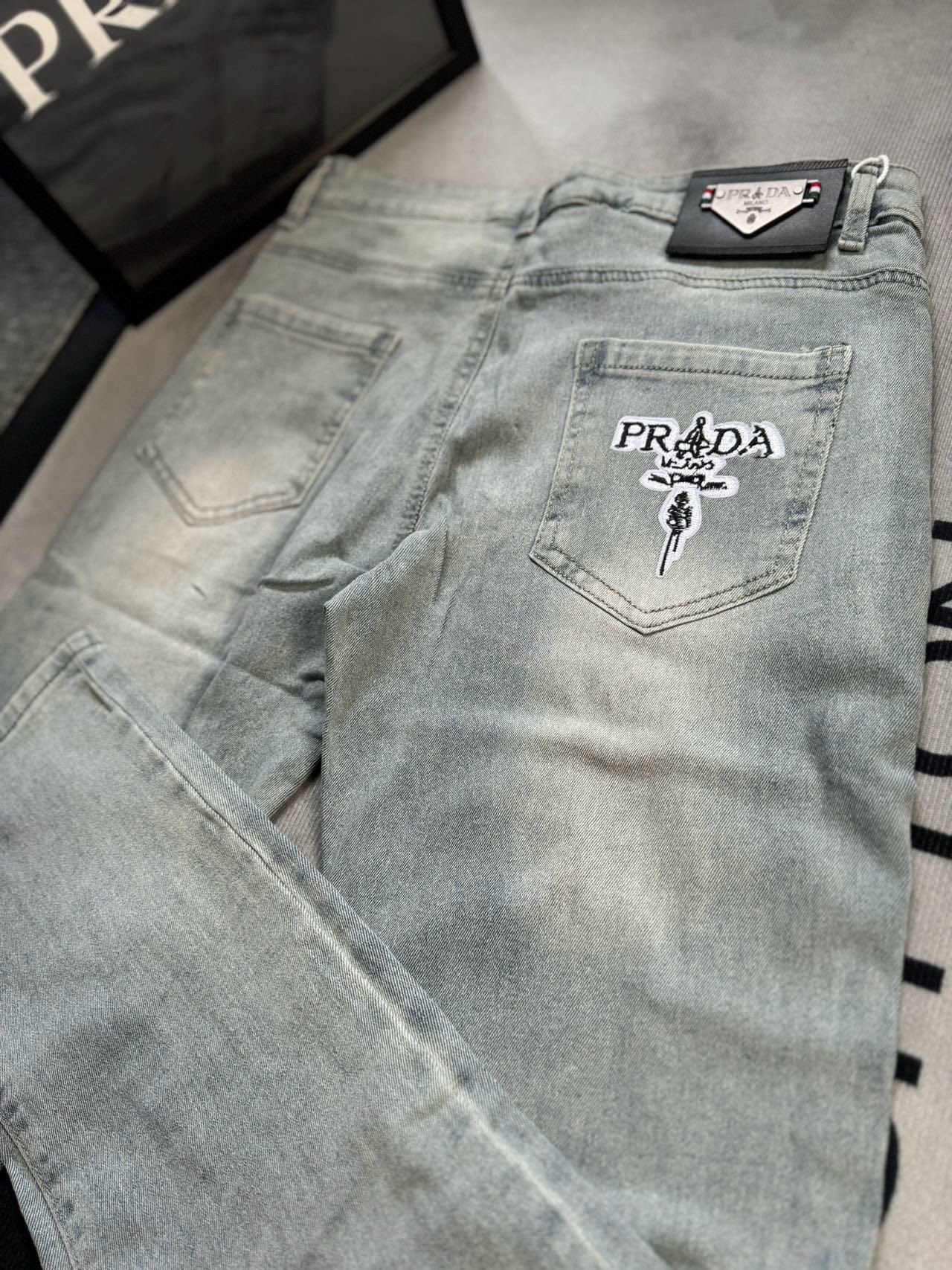 Prada 2024s Jeans: Original Water-Purification Fabric, Durable, Unique Design - 图片 4
