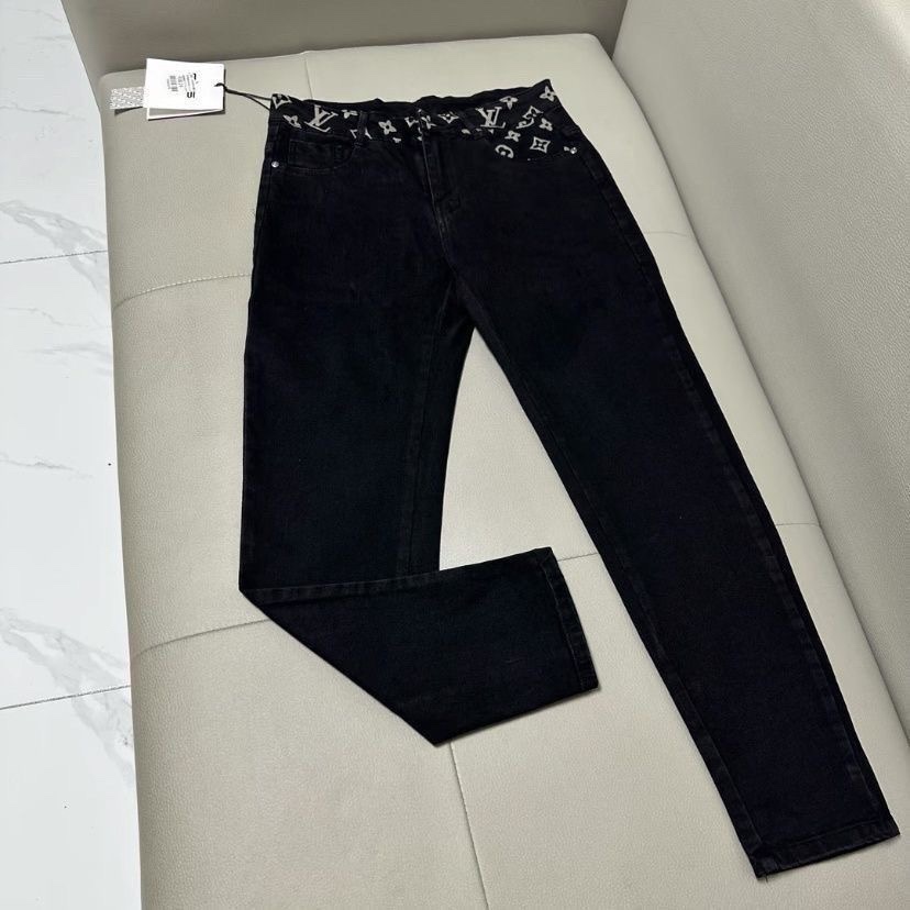 Louis Vuitton Pantalones Vaqueros Negros con Monograma en Cintura 6 i1724152662 5848 3
