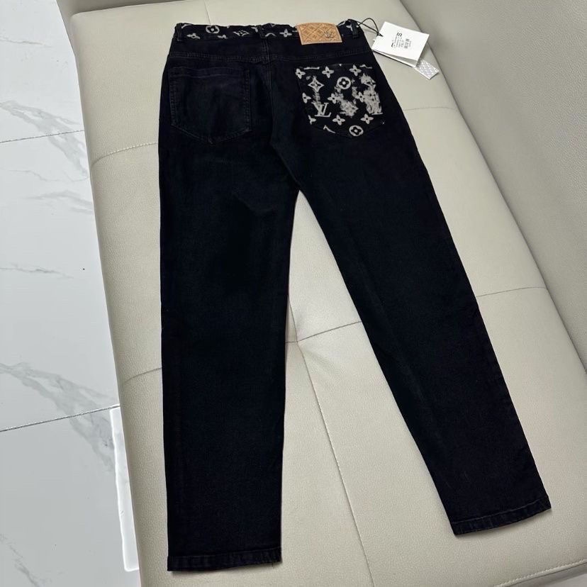 Louis Vuitton Pantalones Vaqueros Negros con Monograma en Cintura 7 i1724152662 7991 5