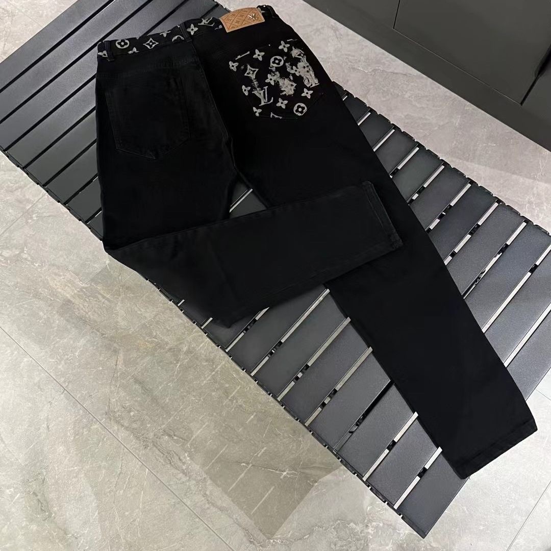 Louis Vuitton Pantalones Vaqueros Negros con Monograma en Cintura 5 i1724152662 9338 0