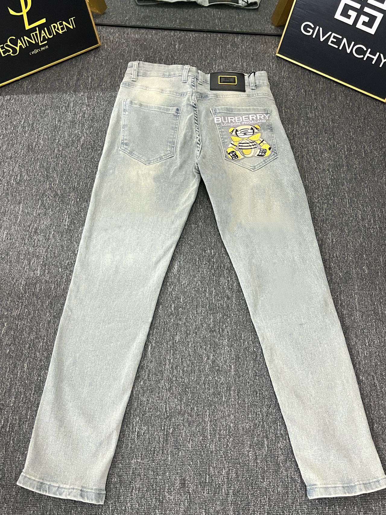 Barbara Heavy Cowboy’s Super-Sweet Khmer Water Wash Squirm Jeans Collection - 图片 4